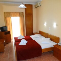 Faros 2 Hotel сейф в номере