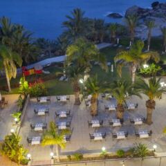 Queen's Bay Hotel парковка