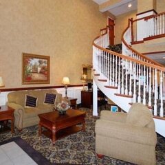 Отель Comfort Suites Airport Колумбус интерьер отеля