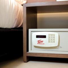 Отель Tune Hotel - Downtown Penang Малайзия, Пенанг - отзывы, цены и фото номеров - забронировать отель Tune Hotel - Downtown Penang онлайн сейф в номере