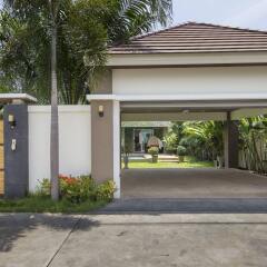 Отель Tropicana Pool Villa парковка