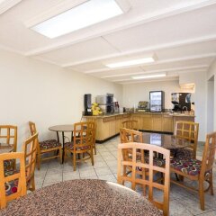 Отель Days Inn Neptune Beach гостиничный бар