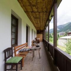 Отель Mushkudiani Manor Грузия, Местиа - отзывы, цены и фото номеров - забронировать отель Mushkudiani Manor онлайн балкон