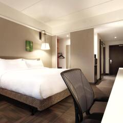 Отель Hilton Garden Inn Calgary Downtown фото 3