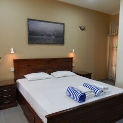Отель Janishi Residencies сейф в номере