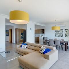 Отель Stunning Seafront Lux Apt, Fort Cambridge wt Pool Мальта, Слима - отзывы, цены и фото номеров - забронировать отель Stunning Seafront Lux Apt, Fort Cambridge wt Pool онлайн комната для гостей фото 4