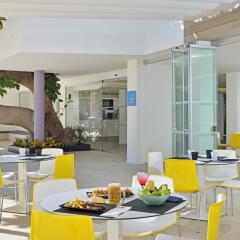 Отель Sol House The Studio Calviá Beach Испания, Магалуф - 1 отзыв об отеле, цены и фото номеров - забронировать отель Sol House The Studio Calviá Beach онлайн гостиничный бар