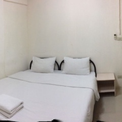 Апартаменты Freesia Saladaeng Silom Apartments Бангкок фото 2