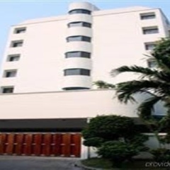 Отель Two Three Mansion Бангкок парковка