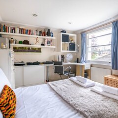 Отель Enchanting Home by Holloway Road Station комната для гостей фото 2