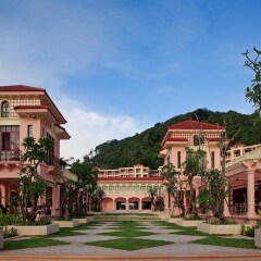 Отель Centara Grand Beach Resort Phuket Таиланд, Карон-Бич - 5 отзывов об отеле, цены и фото номеров - забронировать отель Centara Grand Beach Resort Phuket онлайн вид на фасад