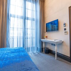 The Exhibitionist Hotel удобства в номере