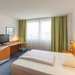 Отель Ramada by Wyndham Hannover Германия, Ганновер - отзывы, цены и фото номеров - забронировать отель Ramada by Wyndham Hannover онлайн комната для гостей