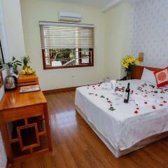 The Queen Hotel & Spa сейф в номере