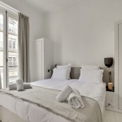 Отель Extraordinary Apt 6 Pers Louvre Франция, Париж - отзывы, цены и фото номеров - забронировать отель Extraordinary Apt 6 Pers Louvre онлайн комната для гостей фото 5