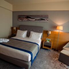 Гостиница Holiday Inn Aktau - Seaside Казахстан, Актау - отзывы, цены и фото номеров - забронировать гостиницу Holiday Inn Aktau - Seaside онлайн комната для гостей фото 5