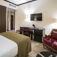 iu Hotel Sumbe удобства в номере