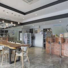 Отель 1989 Hostel & Cafe Таиланд, Бангкок - отзывы, цены и фото номеров - забронировать отель 1989 Hostel & Cafe онлайн питание