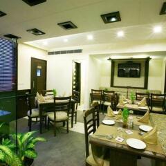 Отель Karon Hotels - Lajpat Nagar Индия, Нью-Дели - отзывы, цены и фото номеров - забронировать отель Karon Hotels - Lajpat Nagar онлайн питание