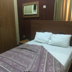 Отель Grand Riviera Suites Энугу комната для гостей фото 5
