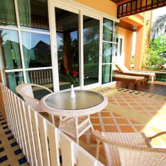 Отель The Chalet Phuket Resort Таиланд, Пхукет - отзывы, цены и фото номеров - забронировать отель The Chalet Phuket Resort онлайн балкон