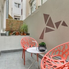 Отель Sweet Inn Apartment - Gracia Deluxe Испания, Барселона - отзывы, цены и фото номеров - забронировать отель Sweet Inn Apartment - Gracia Deluxe онлайн балкон