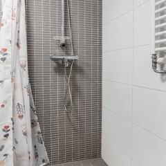 Отель Kamppi Aparment at Eerikinkatu 43 - 6pax Финляндия, Хельсинки - отзывы, цены и фото номеров - забронировать отель Kamppi Aparment at Eerikinkatu 43 - 6pax онлайн ванная