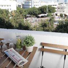 The White House Hotel At Dizengoff Square Израиль, Тель-Авив - 2 отзыва об отеле, цены и фото номеров - забронировать отель The White House Hotel At Dizengoff Square онлайн балкон