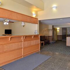 Отель Canadas Best Value Inn Valemount интерьер отеля фото 2