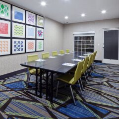 Отель Charter Inn and Suites