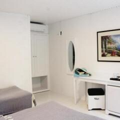 Blue & White Hotel удобства в номере
