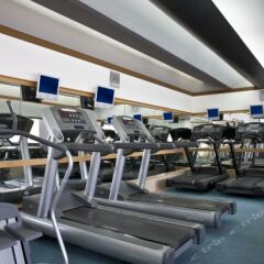 Royal Orchid Sheraton Hotel & Towers фитнесс-зал фото 4