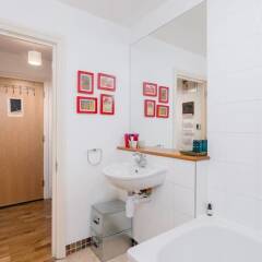 Отель Good Size 2 Bedroom in a Perfect Location Великобритания, Лондон - отзывы, цены и фото номеров - забронировать отель Good Size 2 Bedroom in a Perfect Location онлайн ванная