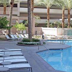 Отель Hilton Grand Vacations on Paradise (Convention Center) США, Лас-Вегас - 8 отзывов об отеле, цены и фото номеров - забронировать отель Hilton Grand Vacations on Paradise (Convention Center) онлайн бассейн фото 2