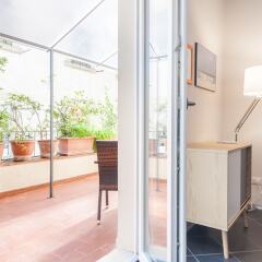 Отель Downtown Apt Quiet with Terrace and Lift балкон
