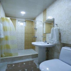 Your Hostel in Yerevan, Armenia from 31$, photos, reviews - zenhotels.com bathroom