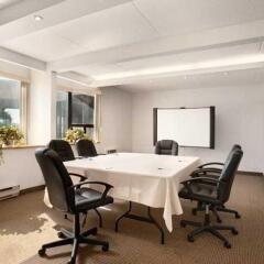 Отель Travelodge by Wyndham Toronto East спа