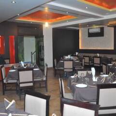 Отель Jypore Saffron Inn & Suites