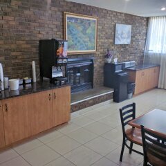 Отель Econo Lodge Downtown Канада, Монреаль - отзывы, цены и фото номеров - забронировать отель Econo Lodge Downtown онлайн питание фото 2