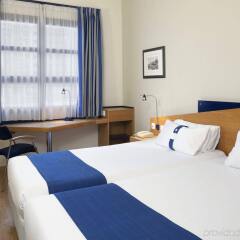 Отель Holiday Inn Express Valencia Ciudad de las Ciencias комната для гостей