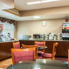 Отель Clarion Inn & Suites Northwest питание