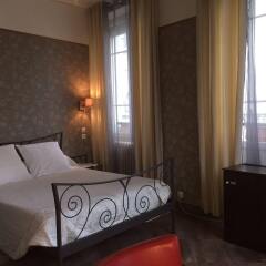 Отель Hôtel Les Chansonniers комната для гостей фото 3