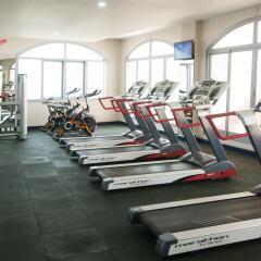 Отель Occidental Sharjah Grand фитнесс-зал