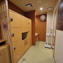 Отель Dormy Inn Soga Natural Hot Spring Тиба сейф в номере
