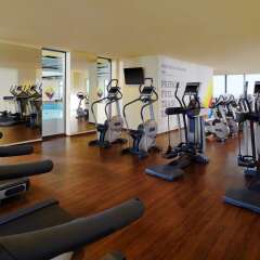 Sheraton Munich Arabellapark Hotel фитнесс-зал
