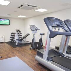 Отель Holiday Inn London Commercial Road фитнесс-зал