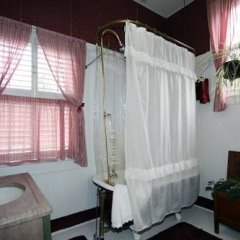 A Victorian Garden Inn in Glen Ellen, United States of America from 184$, photos, reviews - zenhotels.com bathroom