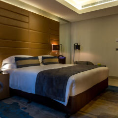 Отель Towers Rotana - Dubai сейф в номере