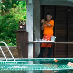 Отель Tanote Villa Hill бассейн