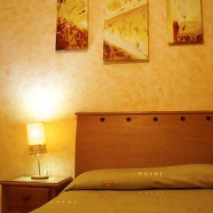 Отель Residencia Los Angeles Bed & Breakfast сейф в номере